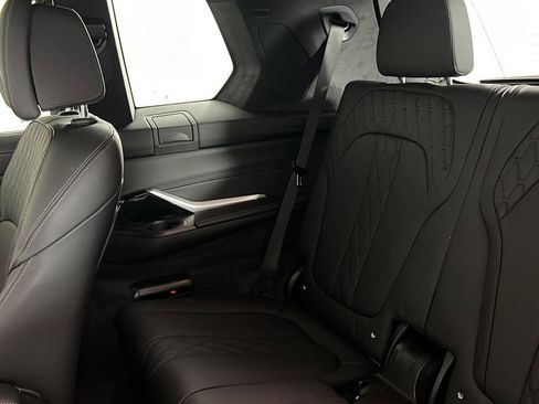 Used 2025 BMW X7 M60i AWD/4WD image 42