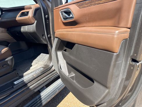 Used 2021 Chevrolet Tahoe High Country w/ Premium Package image 34