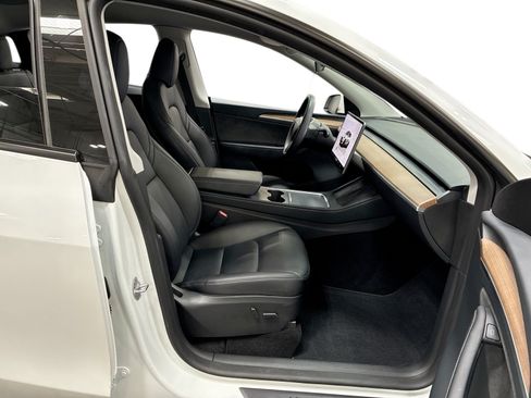 Certified 2023 Tesla Model Y Long Range AWD/4WD image 13
