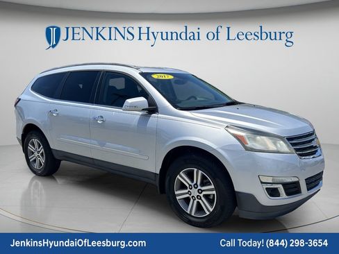 Used 2017 Chevrolet Traverse LT FWD image 1