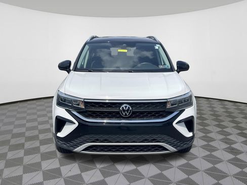 Used 2023 Volkswagen Taos SE AWD/4WD image 3