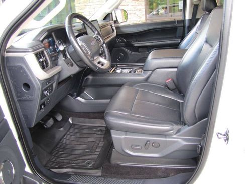 Used 2022 Ford Expedition XLT RWD image 12