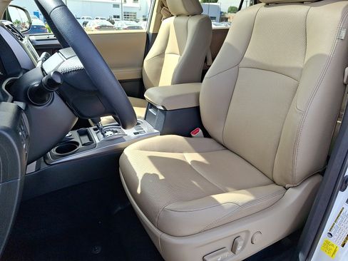 Used 2022 Toyota 4Runner Limited AWD/4WD image 13
