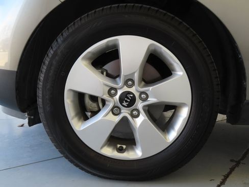 Used 2019 Kia Soul image 26