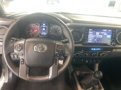 Used 2021 Toyota Tacoma TRD Sport w/ Technology Package AWD/4WD image 11
