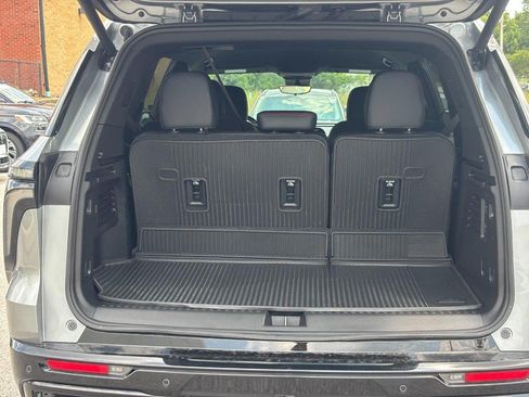 Used 2026 Chevrolet Traverse RS w/ LPO, Floor Liner Package FWD image 9