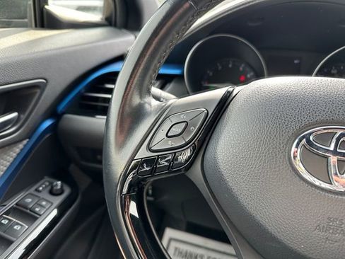 Used 2019 Toyota C-HR XLE image 23
