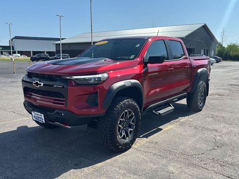 Used 2023 Chevrolet Colorado ZR2 w/ ZR2 Convenience Package III AWD/4WD image 3