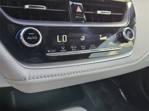 Used 2022 Toyota Corolla SE image 19