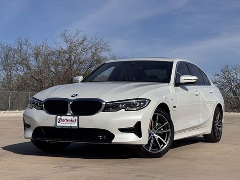 Used 2022 BMW 330e w/ Convenience Package RWD image 2