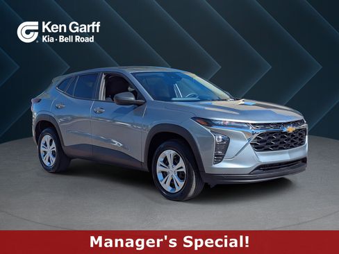 Used 2024 Chevrolet Trax LS image 1