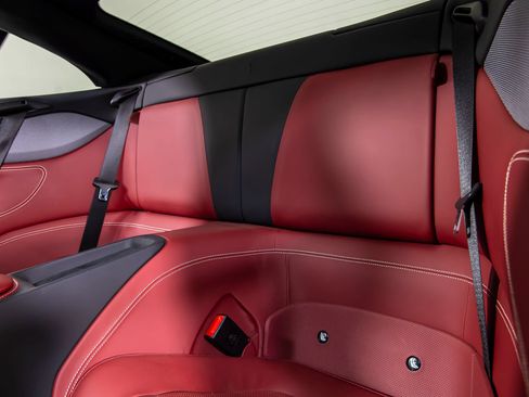 Certified 2019 Ferrari Portofino RWD image 18