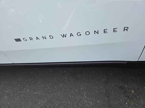 New 2026 Jeep Grand Wagoneer L Limited w/ Premium Group II AWD/4WD image 9