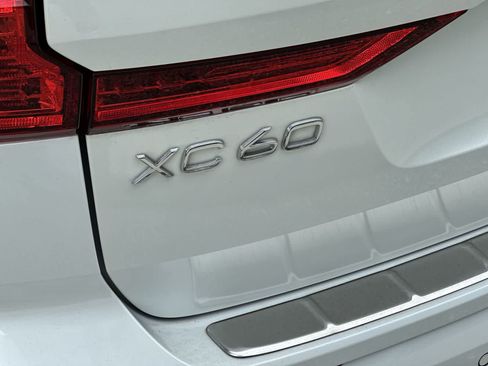 Used 2023 Volvo XC60 B5 Ultimate w/ Protection Package Premier FWD image 15