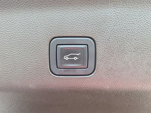 Used 2025 Chevrolet Suburban LT w/ Comfort Package AWD/4WD image 19