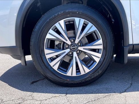 Used 2023 Nissan Rogue SV AWD/4WD image 9