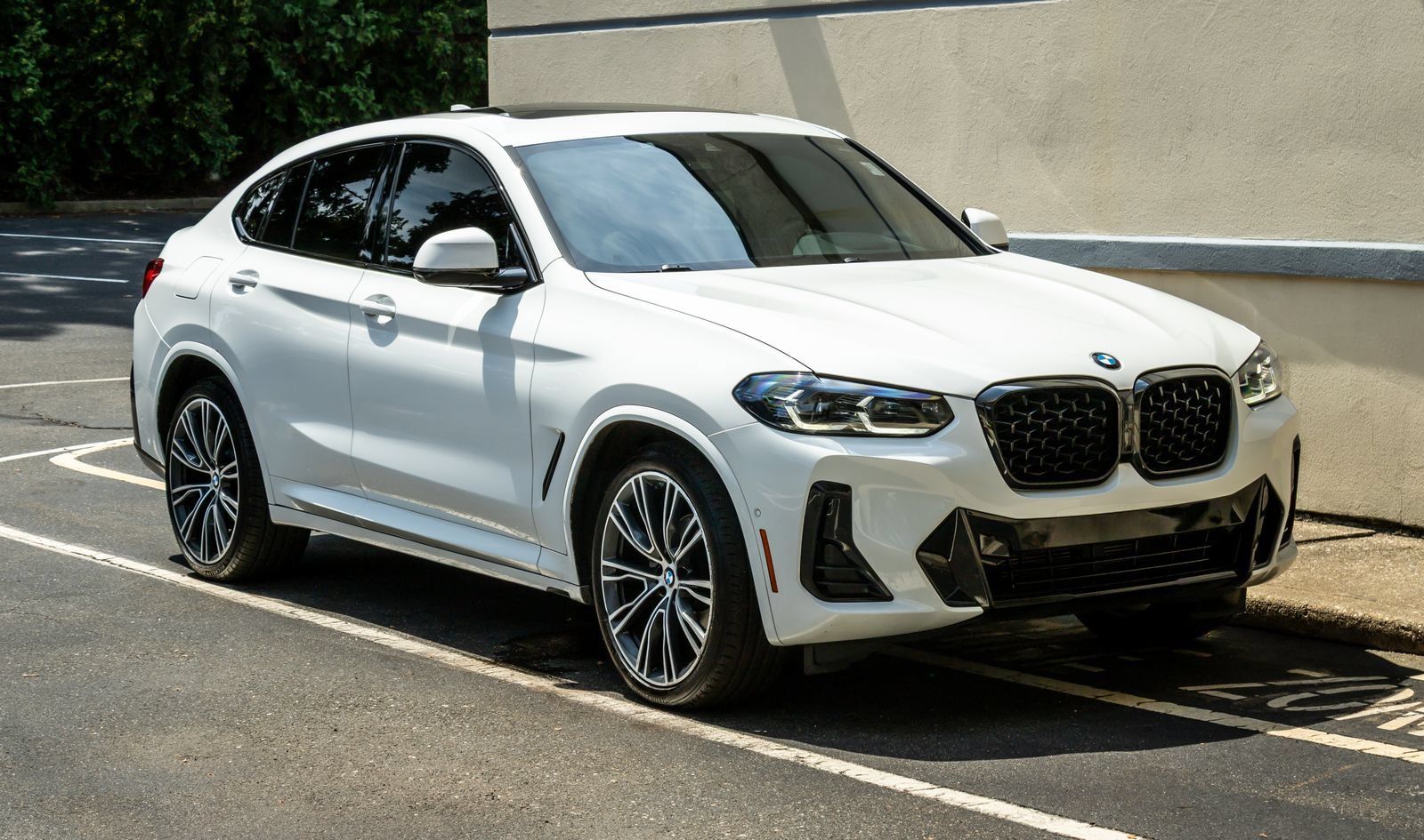 Used 2023 BMW X4 xDrive30i w/ M Sport Package AWD/4WD image 10