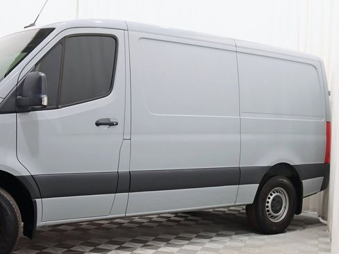 Used 2025 Mercedes-Benz Sprinter 2500 image 3