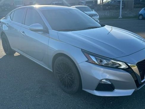 Used 2022 Nissan Altima 2.5 SV w/ SV Premium Package image 4