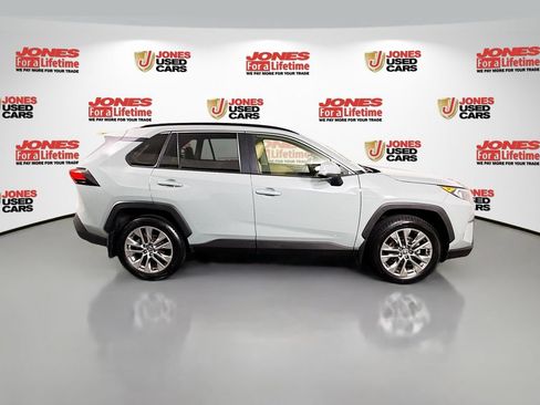 Certified 2021 Toyota RAV4 XLE Premium AWD/4WD image 16