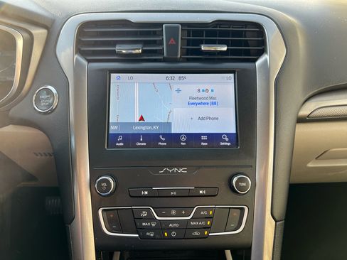 Used 2019 Ford Fusion SE image 19