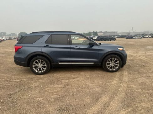 Used 2020 Ford Explorer XLT w/ Equipment Group 202A AWD/4WD image 6