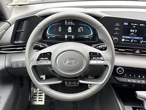 Used 2025 Hyundai Elantra Sport FWD image 27