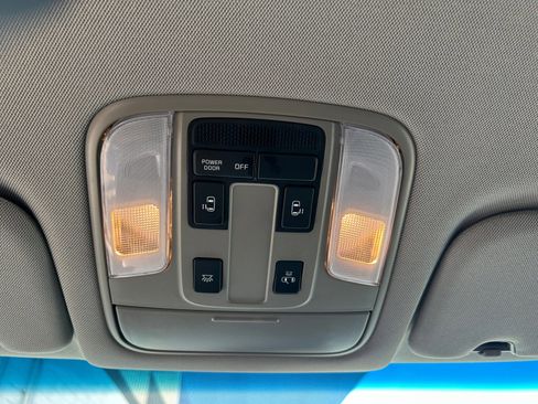 Used 2021 Kia Sedona LX image 23