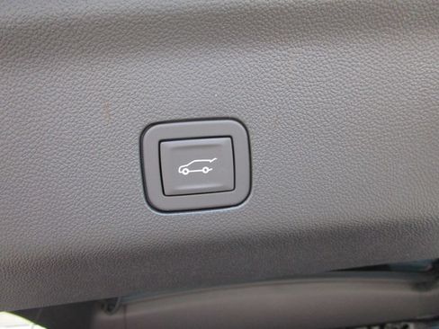 New 2026 GMC Yukon XL Elevation w/ Elevation Premium Package RWD image 15