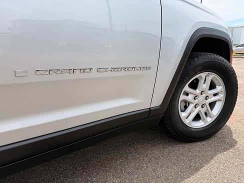 Used 2024 Jeep Grand Cherokee Laredo RWD image 13