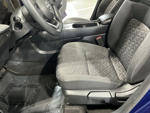 Used 2025 Nissan Kicks SV image 15