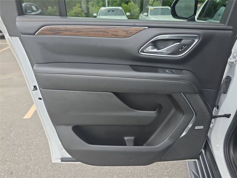 Used 2022 Chevrolet Suburban Premier AWD/4WD image 13