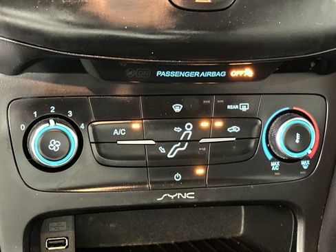 Used 2017 Ford Focus SE w/ Interior Protection Package image 23