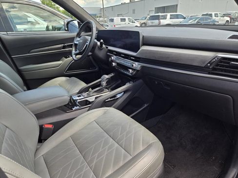 Used 2024 Kia Telluride AWD image 5