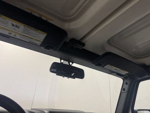 Used 2018 Jeep Wrangler Unlimited Sahara AWD/4WD image 29