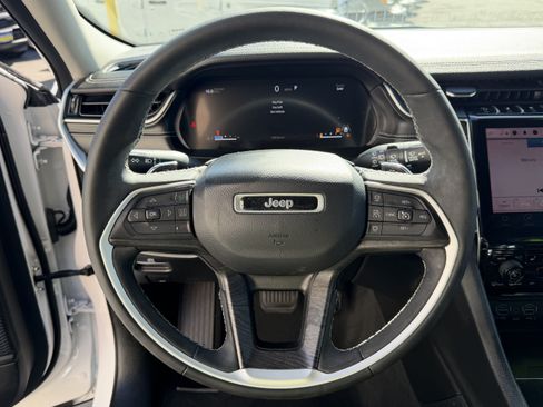 Certified 2023 Jeep Grand Cherokee Limited w/ Luxury Tech Group II RWD image 25
