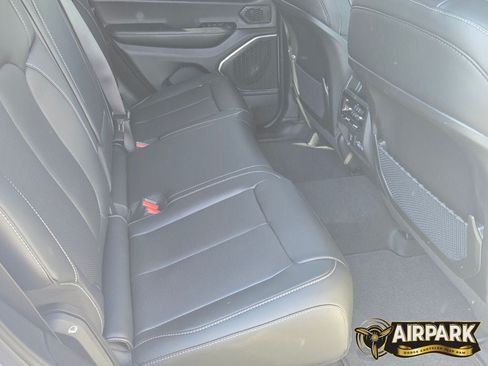 New 2025 Jeep Grand Cherokee Limited w/ Luxury Tech Group II AWD/4WD image 14