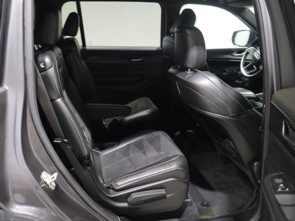Used 2024 Jeep Grand Cherokee L Altitude AWD/4WD image 19