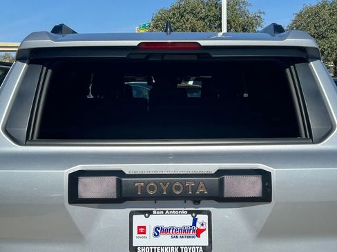 Used 2025 Toyota 4Runner TRD Off-Road Premium AWD/4WD image 17
