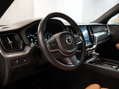 Used 2019 Volvo XC60 T5 Momentum w/ Multimedia Package image 7