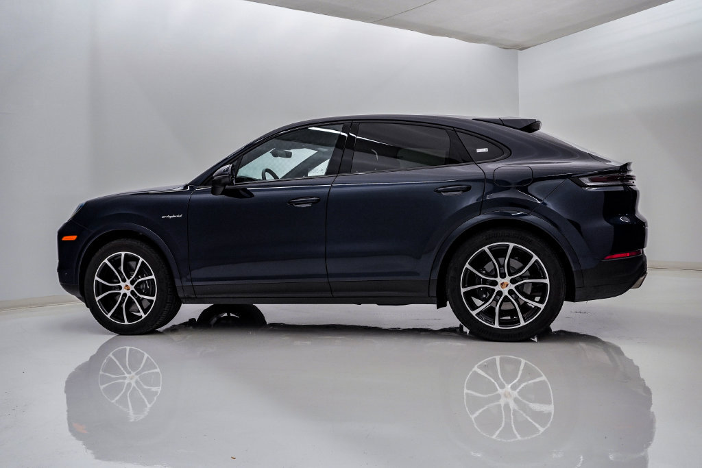 Certified 2026 Porsche Cayenne E-Hybrid Coupe AWD/4WD image 2