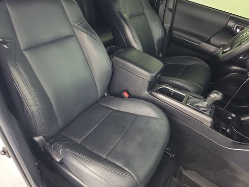 Used 2022 Toyota Tacoma TRD Sport w/ TRD Premium Sport Package image 37