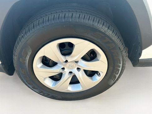 Used 2025 Toyota RAV4 LE AWD/4WD image 11