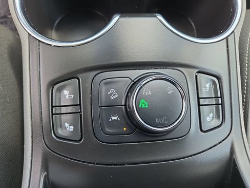 Used 2024 GMC Terrain SLT AWD/4WD image 32