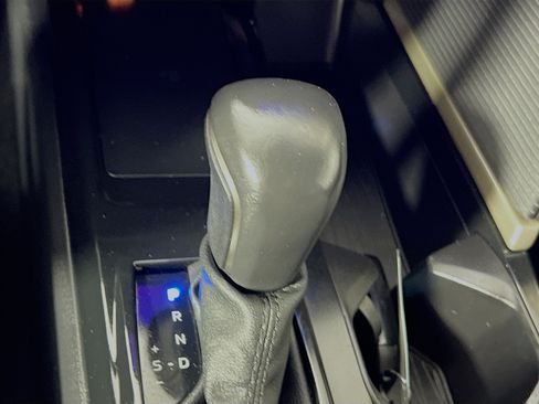 Used 2025 Toyota Camry SE w/ Convenience Package FWD image 24