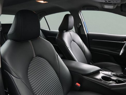 Used 2024 Toyota Camry SE image 36