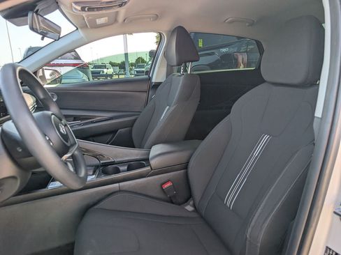 Used 2025 Hyundai Elantra Hybrid FWD image 27