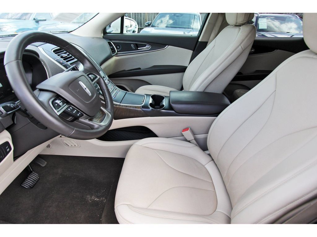 Used 2020 Lincoln Nautilus Reserve w/ Cargo Utility Package FWD image 9