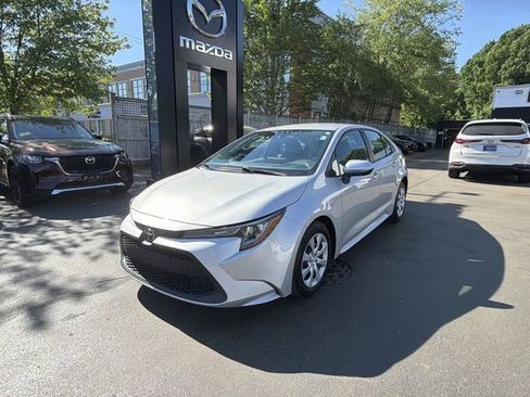 Used 2020 Toyota Corolla LE FWD image 4