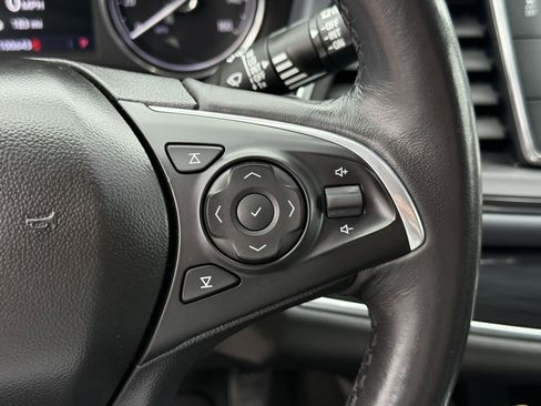Used 2020 Buick Enclave Essence w/ Sport Touring Edition image 17